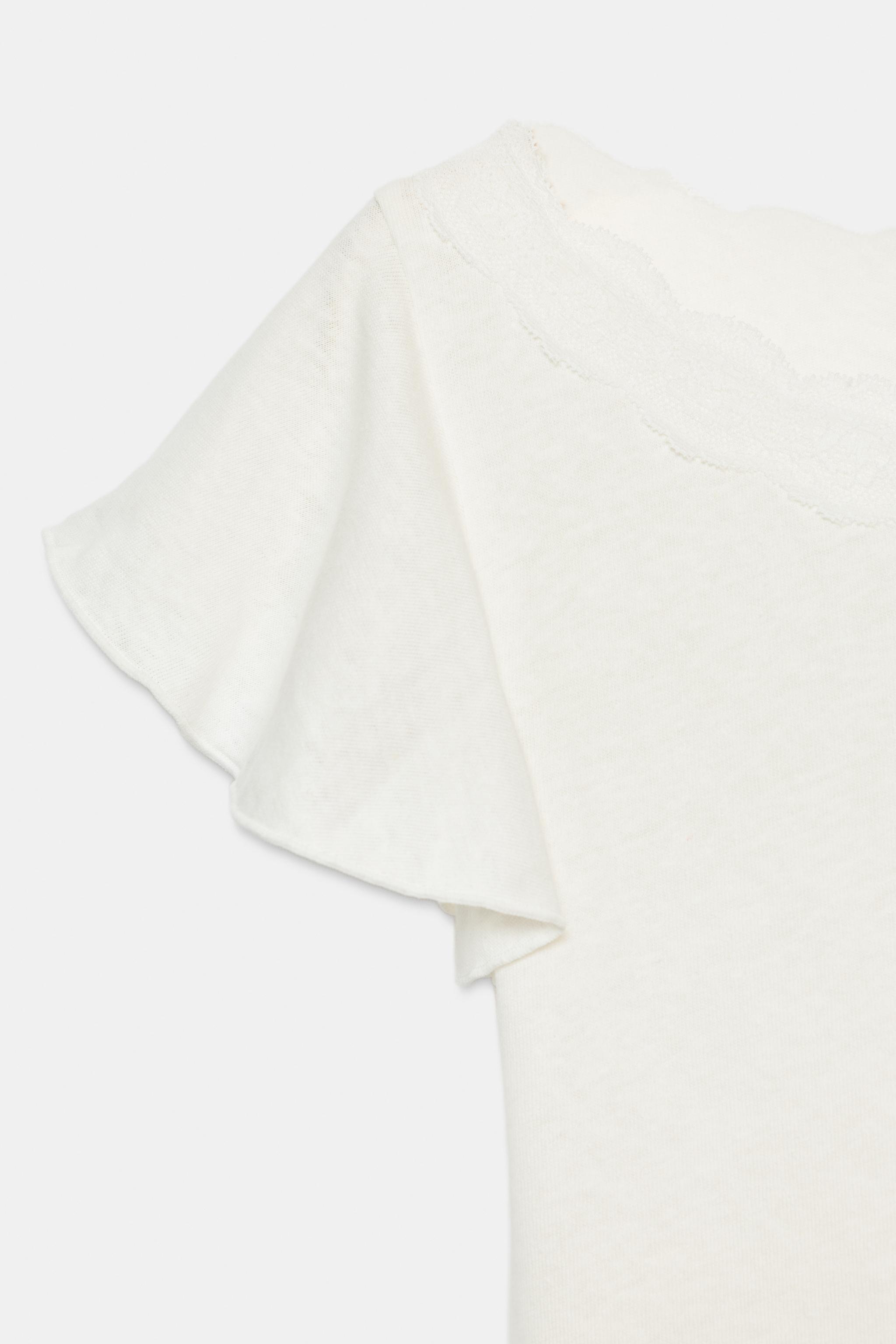 RUFFLED LACE SLEEVE TOP